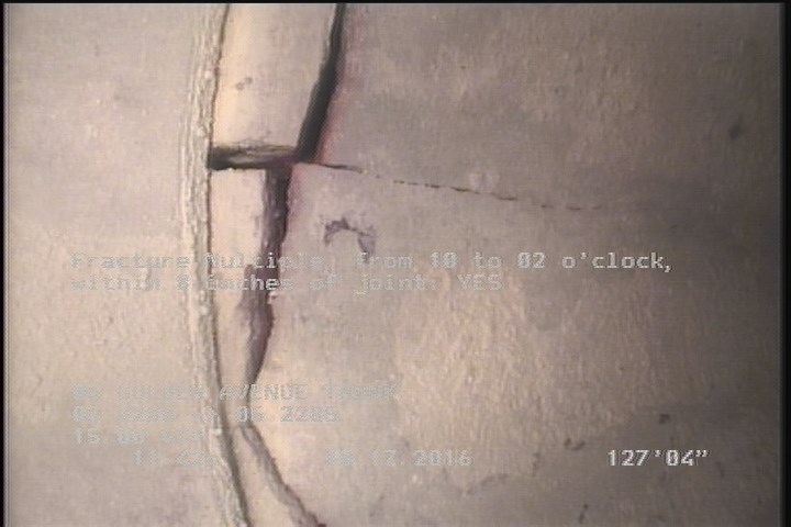 Fracture Multiple, from 10 to 02 o'clock, within 8 inches of joint: YES