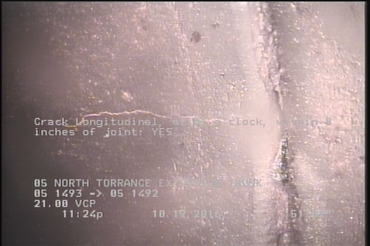 Crack Longitudinal, at 01 o'clock, within 8 inches of joint: YES