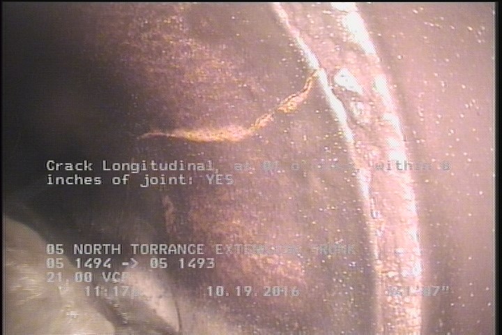 Crack Longitudinal, at 01 o'clock, within 8 inches of joint: YES