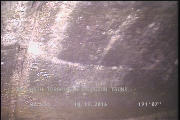 Crack Longitudinal, at 09 o'clock, within 8 inches of joint: YES