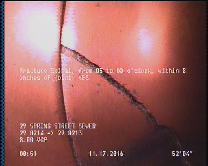 Fracture Spiral, from 05 to 08 o'clock, within 8 inches of joint: YES