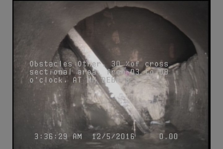 Obstacles Other, 30 %of cross sectional area, from 03 to 09 o'clock - AT MH DEBRIS