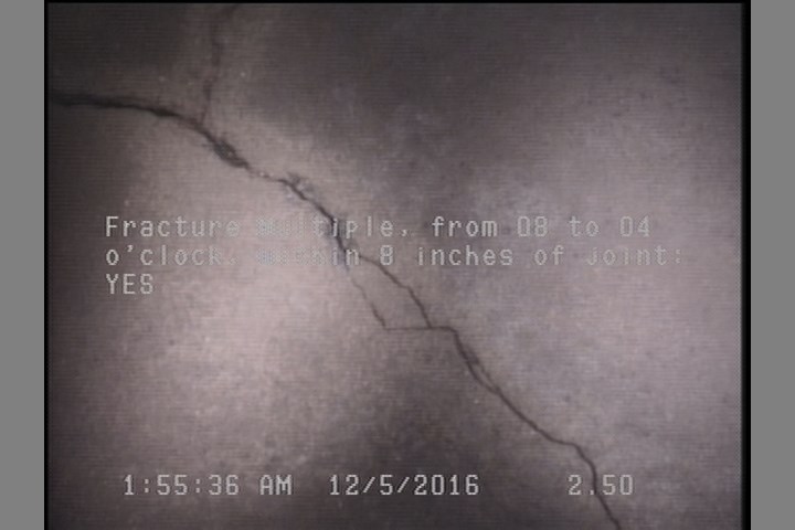 Fracture Multiple, from 08 to 04 o'clock, within 8 inches of joint: YES