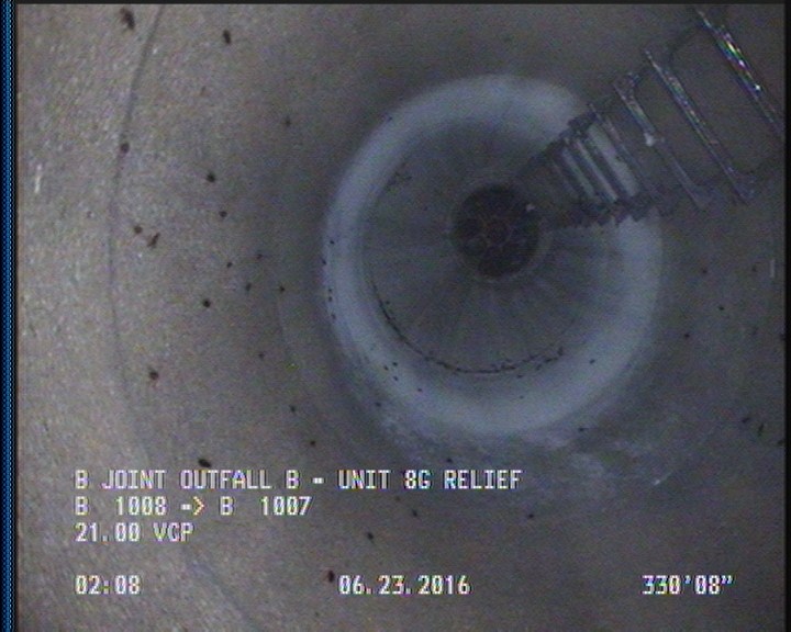General Observation - COCKROACHES IN MANHOLE