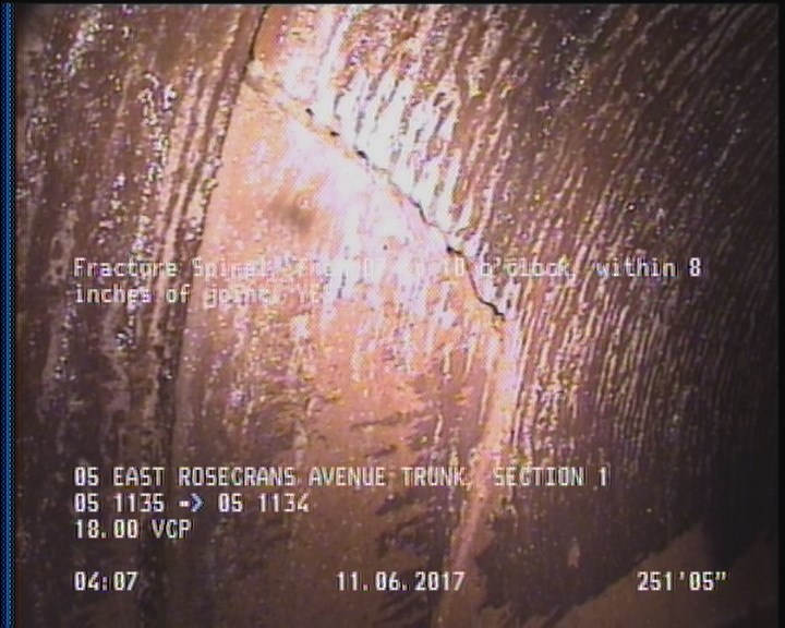 Fracture Spiral, from 07 to 10 o'clock, within 8 inches of joint: YES