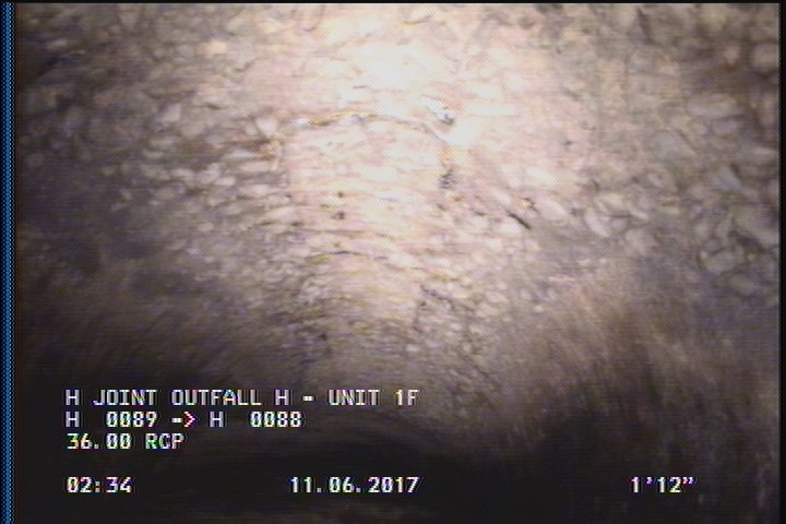 Surface Reinforcement Visible, from 11 to 01 o'clock, within 8 inches of joint: YES