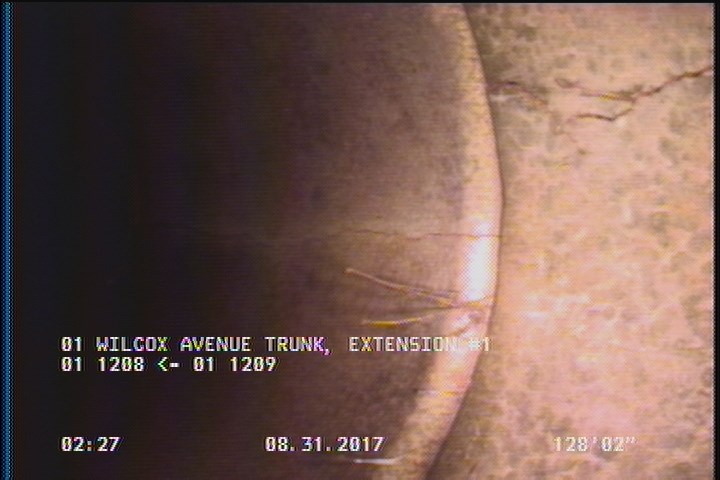 Crack Longitudinal, at 01 o'clock, within 8 inches of joint: YES, Start