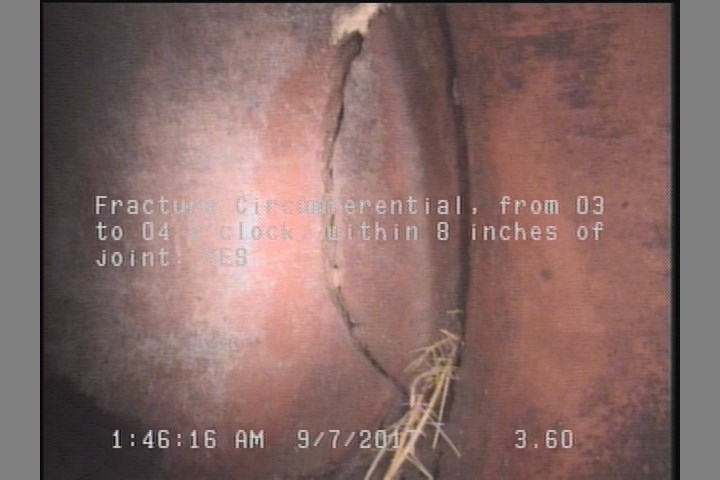 BROKEN PIPE, FROM 2 TO 3 O'CLOCK, within 8 inches of joint: YES