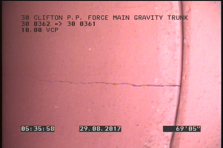 Fracture Longitudinal, at 11 o'clock, within 8 inches of joint: YES