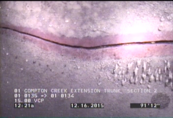 Crack Longitudinal, at 01 o'clock, within 8 inches of joint: YES