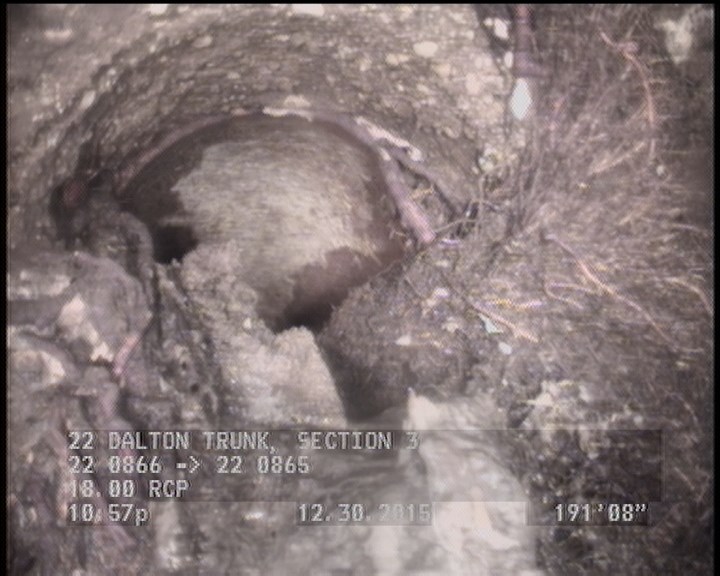 Tap Break-In, at 02 o'clock, -, within 8 inches of joint: NO, 4" - ROOTS