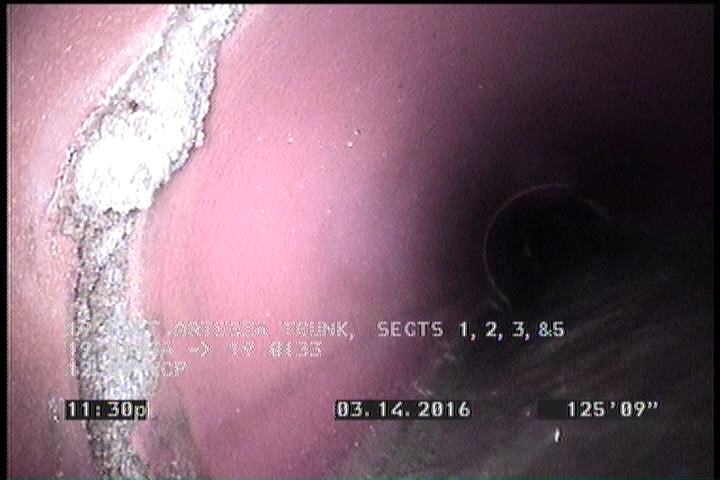 Deposits Attached Encrustation, 5 %of cross sectional area, at 10 o'clock, , within 8 inches of joint: YES