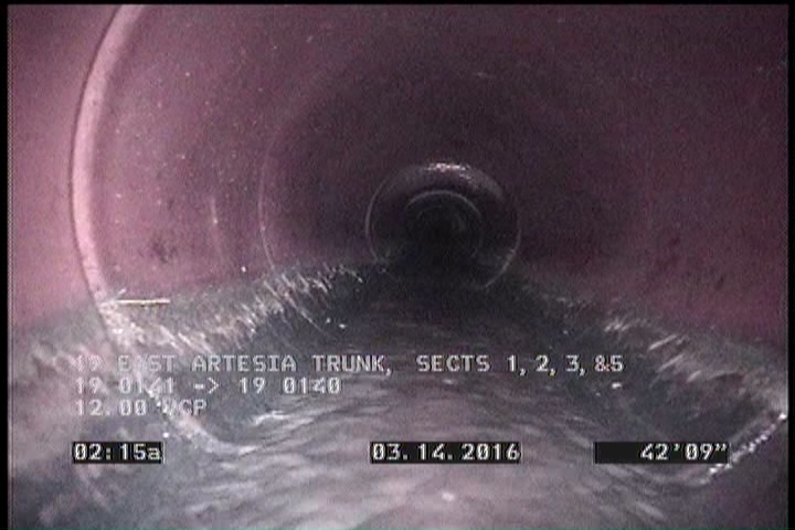 Crack Circumferential, from 07 to 05 o'clock, within 8 inches of joint: YES
