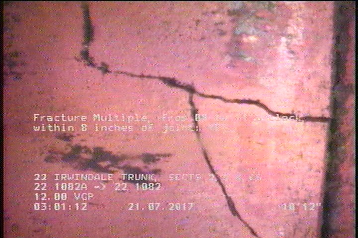 Fracture Multiple, from 08 to 11 o'clock, within 8 inches of joint: YES