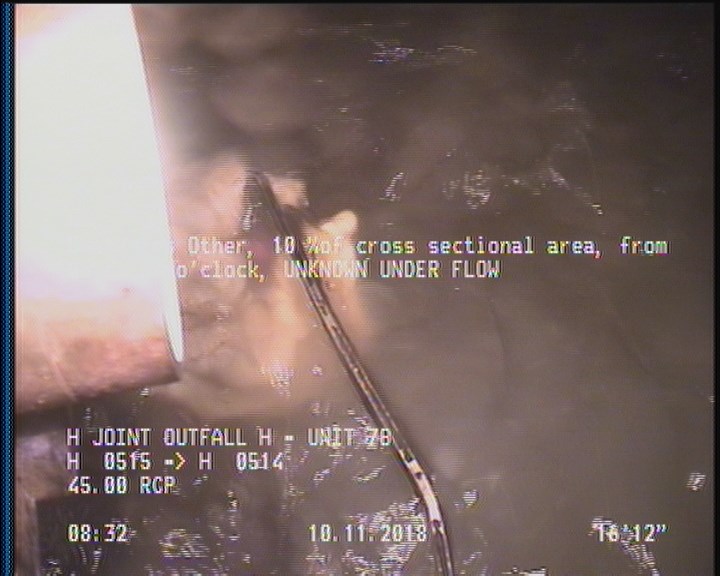 Obstacles Other, 10 %of cross sectional area, from 05 to 07 o'clock - UNKNOWN UNDER FLOW