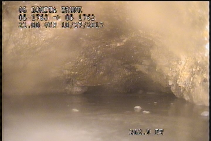 Deposits Attached Grease, 50 %of cross sectional area, from 10 to 02 o'clock, , within 8 inches of joint: YES