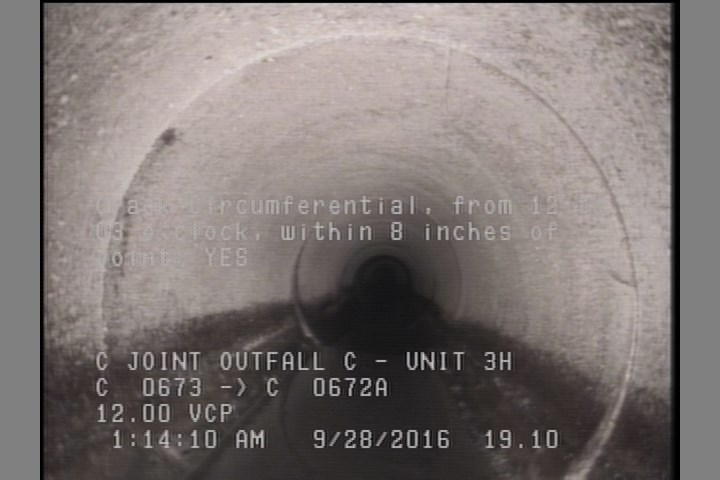 Crack Circumferential, from 12 to 03 o'clock, within 8 inches of joint: YES