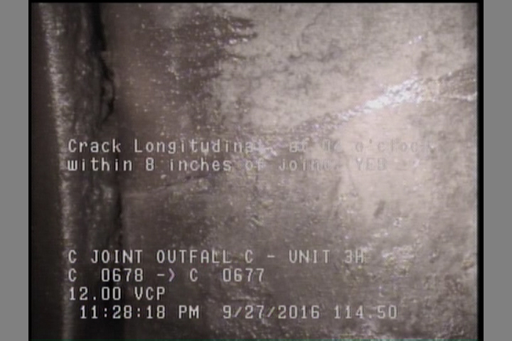 Crack Longitudinal, at 04 o'clock, within 8 inches of joint: YES