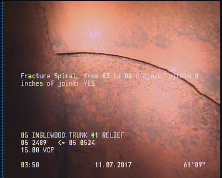 Fracture Spiral, from 03 to 06 o'clock, within 8 inches of joint: YES
