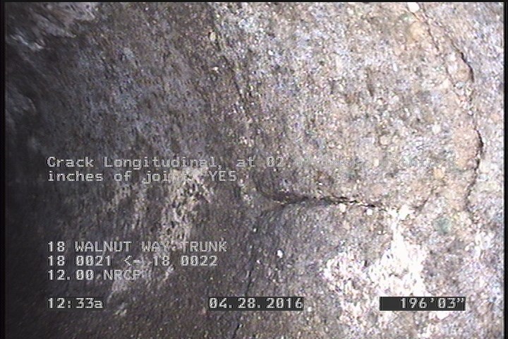 Crack Longitudinal, at 02 o'clock, within 8 inches of joint: YES