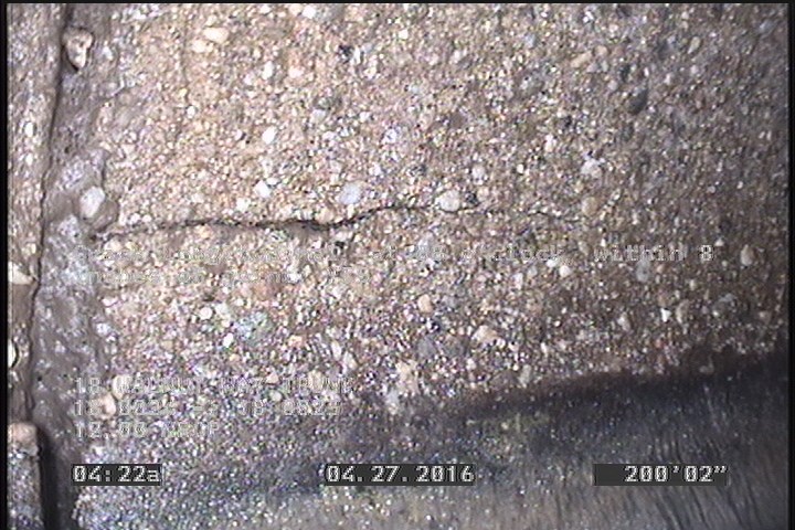 Crack Longitudinal, at 08 o'clock, within 8 inches of joint: YES