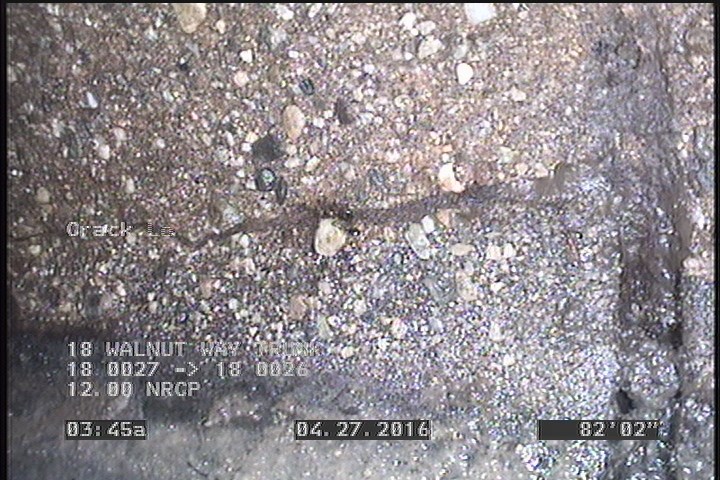 Crack Longitudinal, at 04 o'clock, within 8 inches of joint: YES