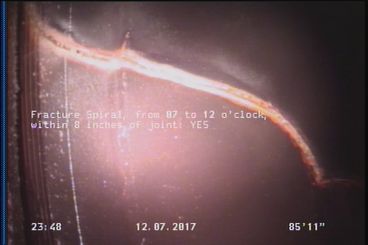 Fracture Spiral, from 07 to 12 o'clock, within 8 inches of joint: YES