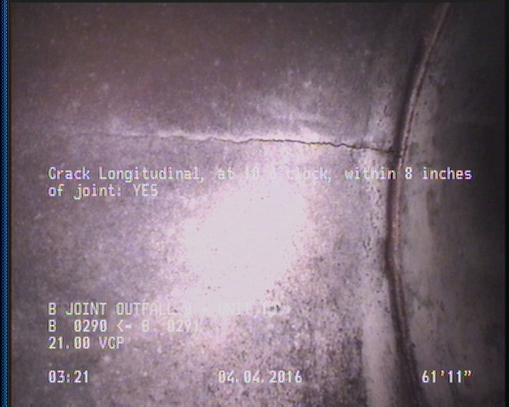 Crack Longitudinal, at 10 o'clock, within 8 inches of joint: YES