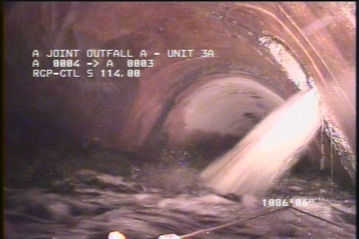 Tap Break-In, at 02 o'clock, -, within 8 inches of joint: NO, 8" - ACTIVE
