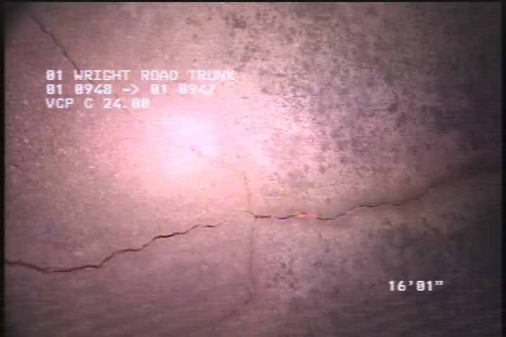 Fracture Circumferential, from 12 to 03 o'clock, within 8 inches of joint: YES - SL