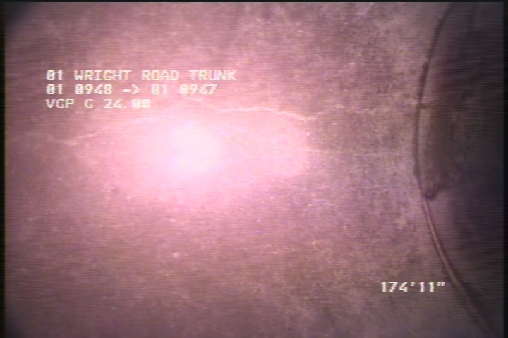 Fracture Longitudinal, at 12 o'clock, within 8 inches of joint: YES, Start - HAIRLINE