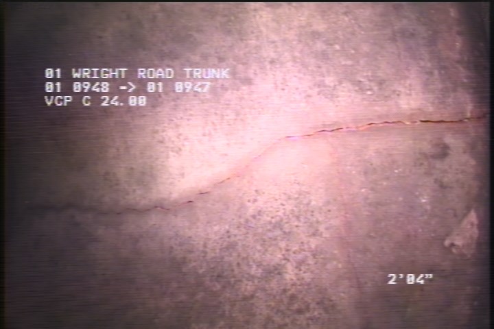 Fracture Longitudinal, at 12 o'clock, within 8 inches of joint: YES, Start - SLIGHT