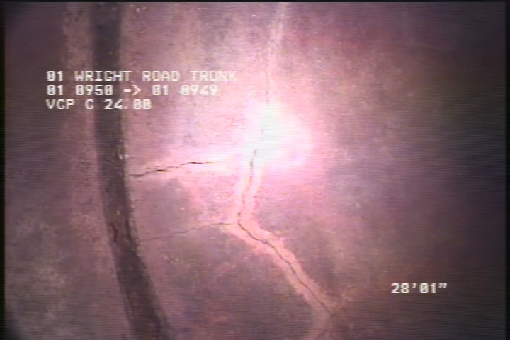 Fracture Multiple, from 09 to 03 o'clock, within 8 inches of joint: YES - SLIGHT