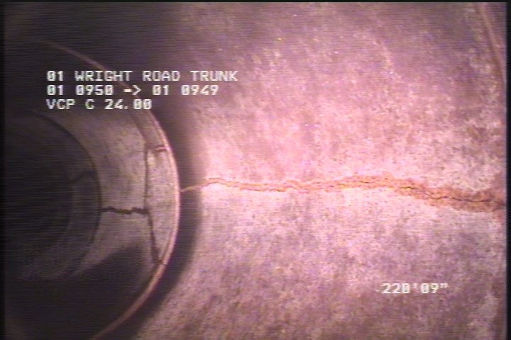 Fracture Longitudinal, at 12 o'clock, within 8 inches of joint: YES, Start - SLIGHT