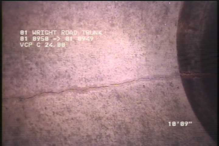 Fracture Longitudinal, at 12 o'clock, within 8 inches of joint: YES, Start - SLIGHT