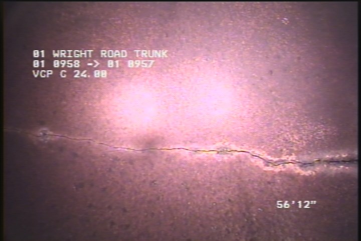 Fracture Longitudinal, at 12 o'clock, within 8 inches of joint: YES, Start - SLIGHT