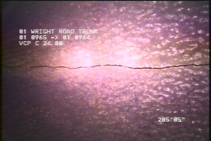 Fracture Longitudinal, at 12 o'clock, within 8 inches of joint: YES, Start - SLIGHT