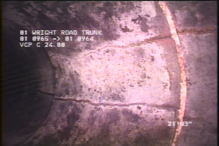 Fracture Longitudinal, at 11 o'clock, within 8 inches of joint: YES, Start - SLIGHT