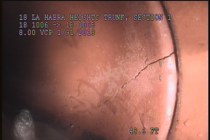 Fracture Circumferential, from 03 to 05 o'clock, within 8 inches of joint: YES