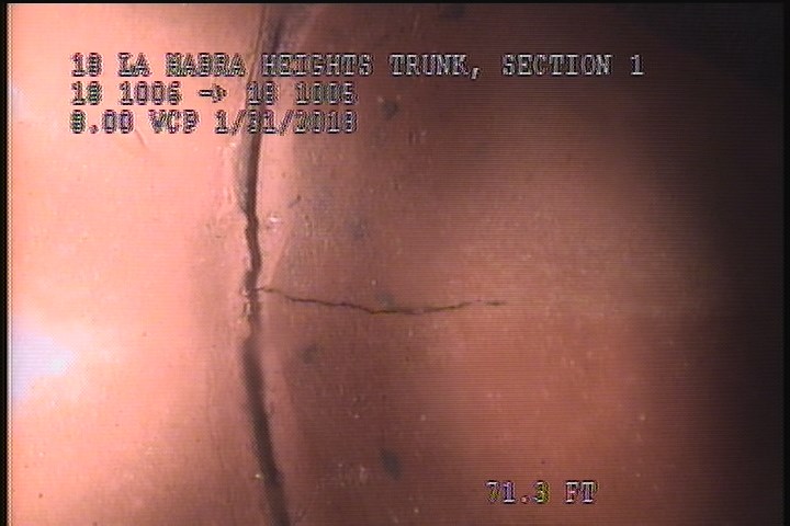 Fracture Longitudinal, at 12 o'clock, within 8 inches of joint: YES