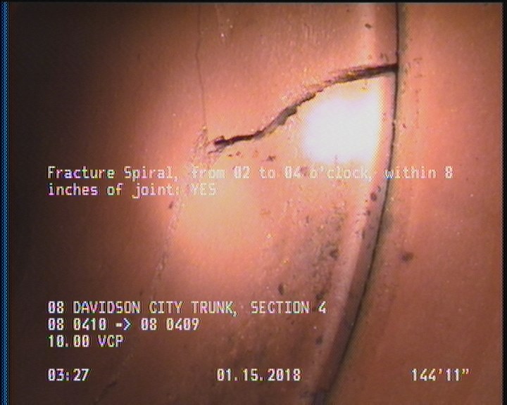Fracture Spiral, from 02 to 04 o'clock, within 8 inches of joint: YES