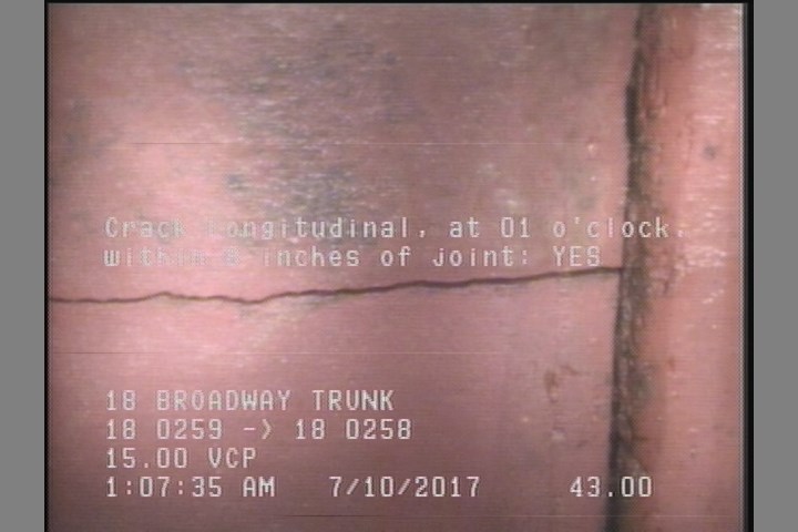 Crack Longitudinal, at 01 o'clock, within 8 inches of joint: YES