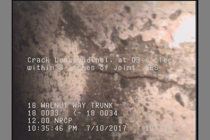 Crack Longitudinal, at 03 o'clock, within 8 inches of joint: YES