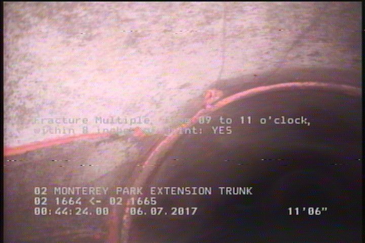 Fracture Multiple, from 09 to 11 o'clock, within 8 inches of joint: YES