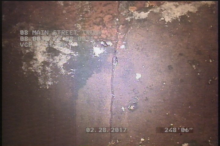 Fracture Longitudinal, at 10 o'clock, within 8 inches of joint: YES, Start - SLIGHT