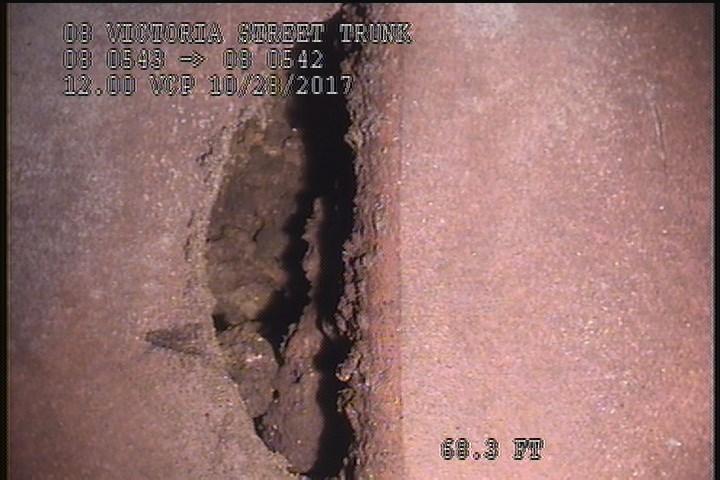 Fracture Circumferential, from 12 to 01 o'clock, within 8 inches of joint: YES, .5ft