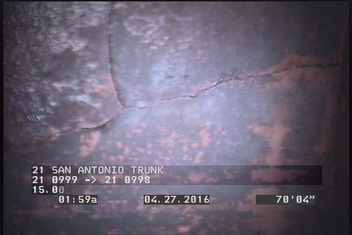 Fracture Multiple, from 01 to 05 o'clock, within 8 inches of joint: YES