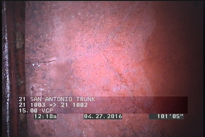 Fracture Multiple, from 08 to 04 o'clock, within 8 inches of joint: YES