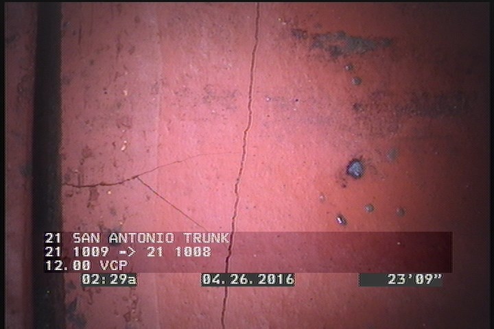 Fracture Multiple, from 07 to 01 o'clock, within 8 inches of joint: YES