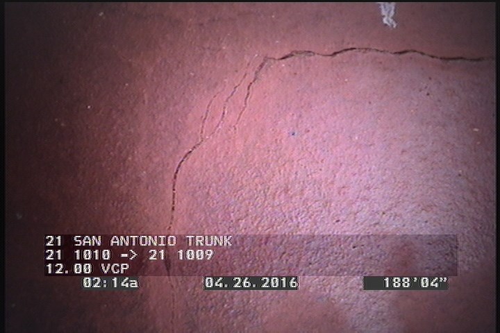 Fracture Multiple, from 08 to 04 o'clock, within 8 inches of joint: YES
